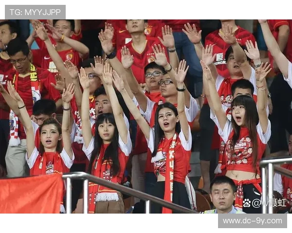 江苏足球球迷啦啦队激情助威激发全队斗志助力赛场胜利